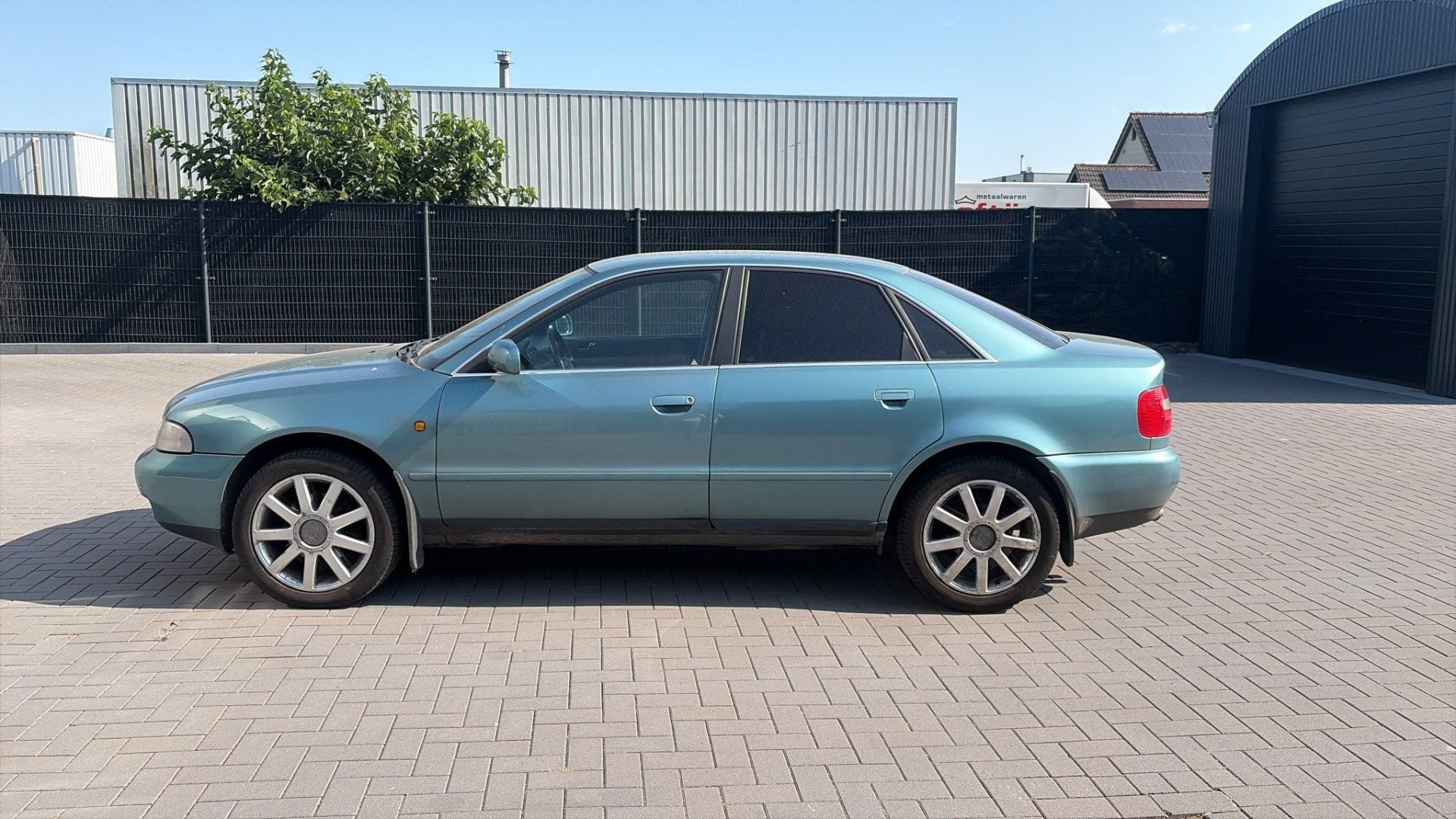 Audi A4 Limousine 2.4 V6 Advance Automaat | Climate Control, Auto's, Oldtimers, Stof, Zwart, Bedrijf, 165 pk
