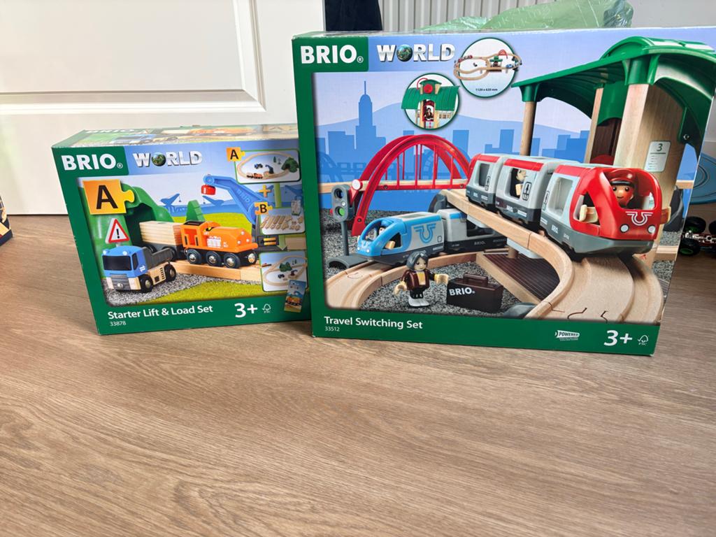 Brio Treinbaan: Travel Switching Set & Lift & Load + extra, Ophalen of Verzenden, Zo goed als nieuw