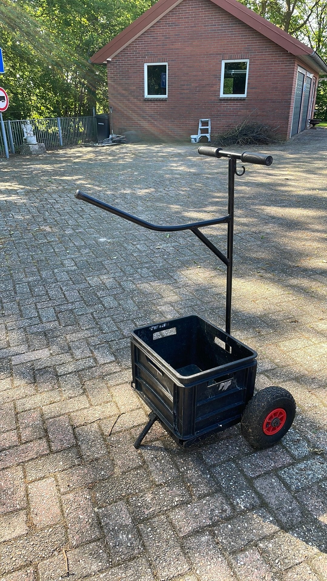 Mooie zadeldrager met opbergmandje, Ophalen, Zo goed als nieuw