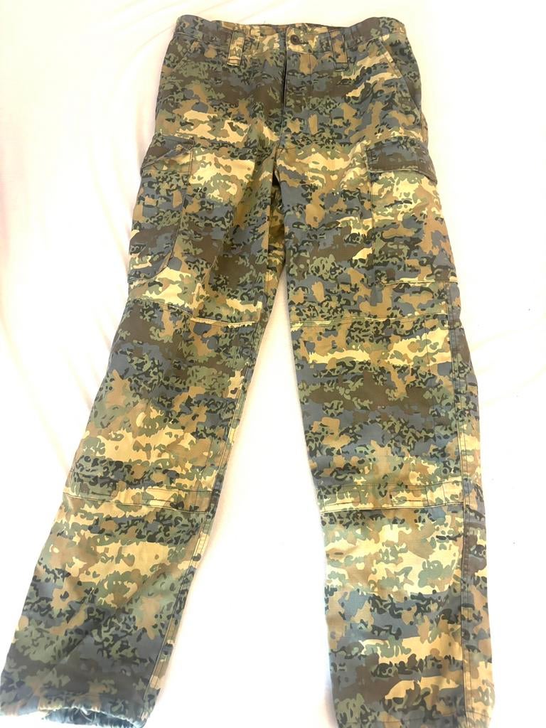 Oostenrijkse camo broek €55,-, Ophalen of Verzenden, Landmacht, Nederland, Kleding of Schoenen