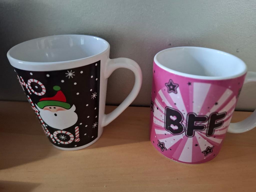 BEKERS, 1 KERSTBEKER EN 1 BFF BEKER, Huis en Inrichting, Keuken | Servies, Ophalen of Verzenden, Zo goed als nieuw, Overige stijlen