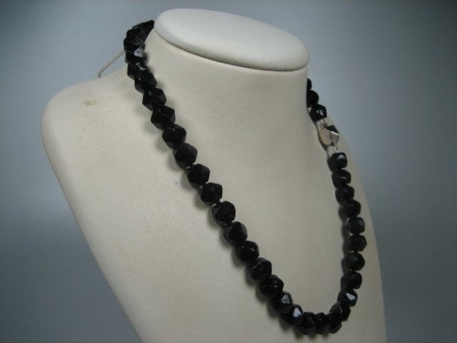 Gitten ketting met zilveren paston sluiting uit ca.1950, Sieraden, Tassen en Uiterlijk, Antieke sieraden, Verzenden, Zilver, Ketting