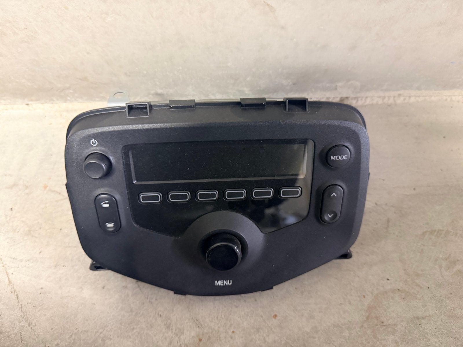 Autoradio Peugeot 108 / Citroën C1 / Toyota Aygo (2014-2020), Ophalen, Gebruikt