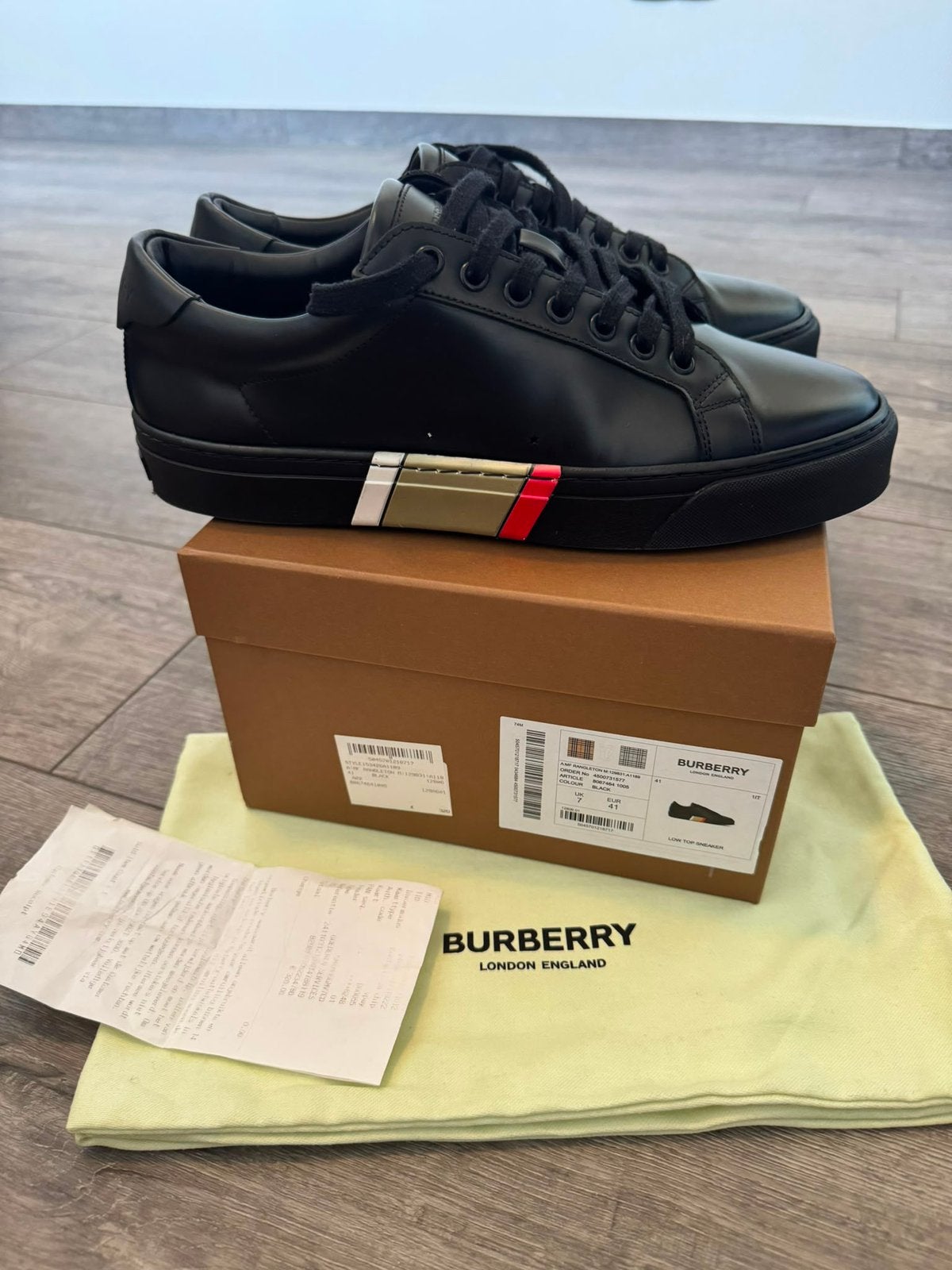 Burberry Sneakers maat 41- Zwart Leer met Iconische Strepen, Zwart, Ophalen of Verzenden, Sneakers of Gympen, Zo goed als nieuw