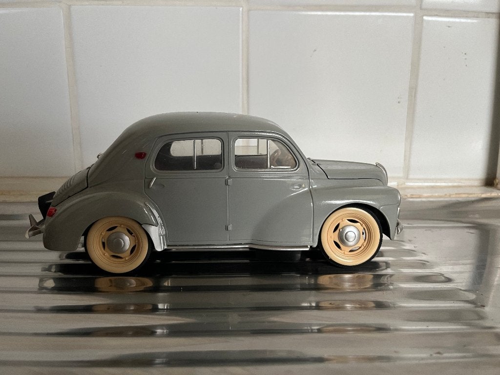 Solido Renault 4CV,Jaren '50-Grijs Schaalmodel Oldtimer 1:18, Ophalen of Verzenden, Zo goed als nieuw, Auto, Overige merken