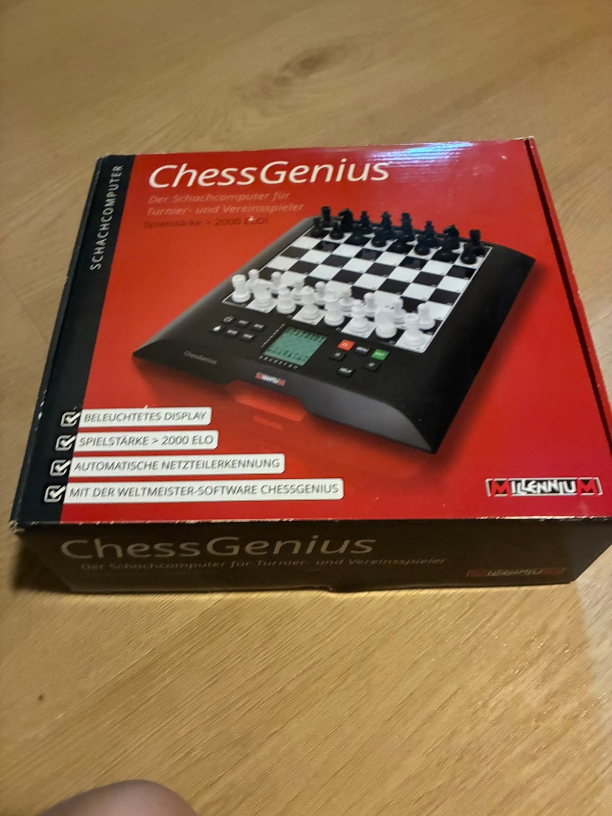 Millennium ChessGenius schaakcomputer met powersupply, Een of twee spelers, Ophalen of Verzenden, Zo goed als nieuw