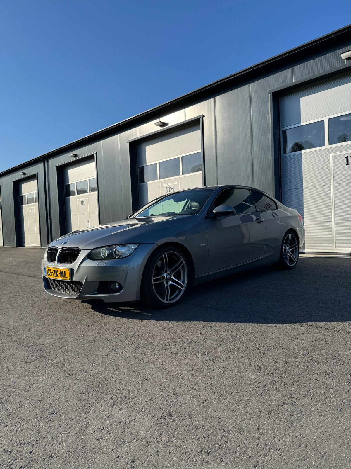 BMW 3-Serie 2.5 I 325 Coupe AUT 2008 Grijs, Automaat, 745 kg, Achterwielaandrijving, Zwart