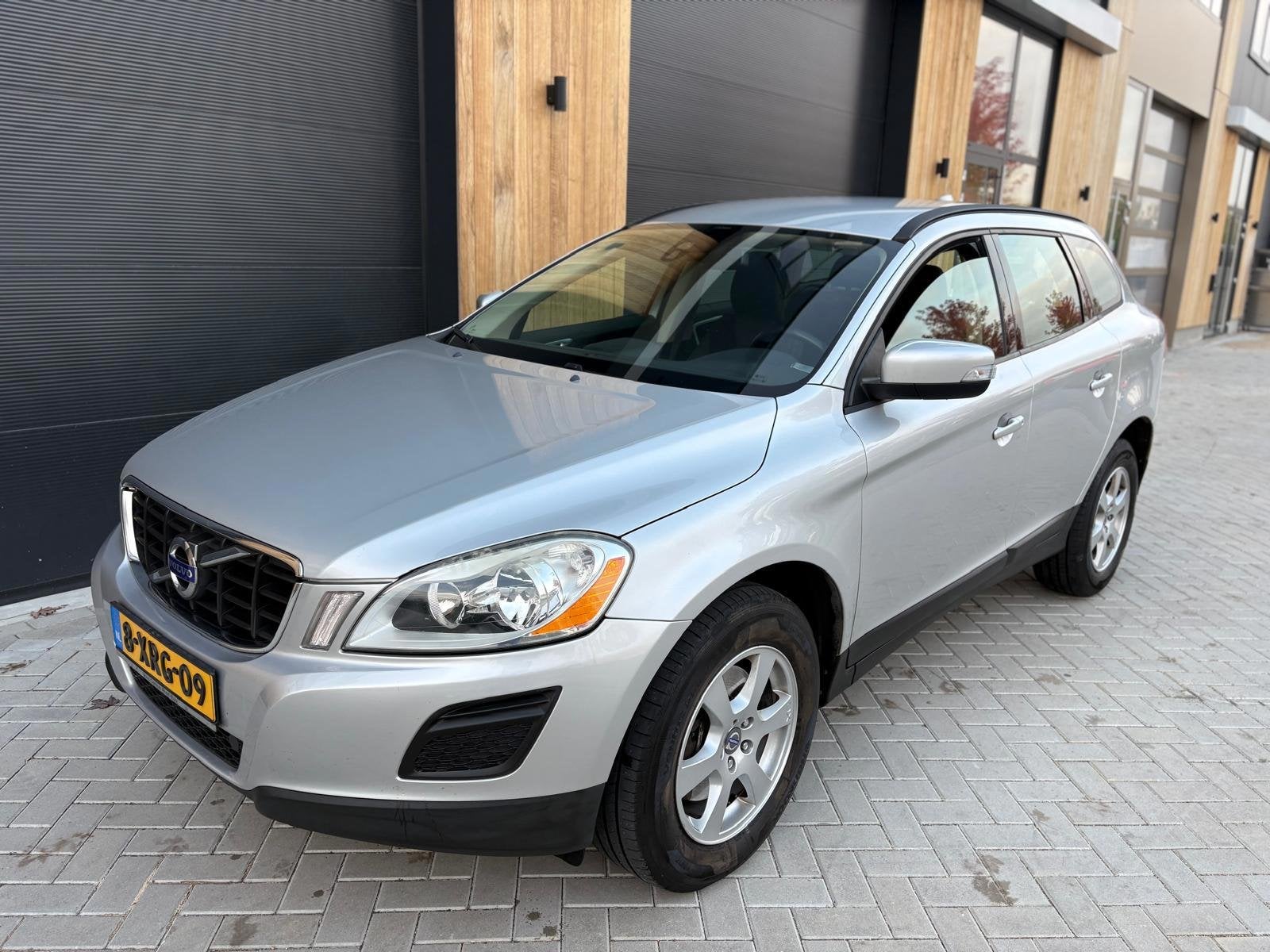 Volvo XC60 2.0 D3 Summum (bj 2010) EURO5|CLIMA|1E-EIG|GOED O, Auto's, Voorwielaandrijving, Stof, 1984 cc, Bedrijf