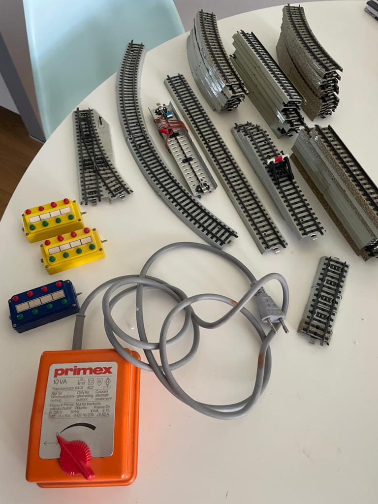Märklin rails en Primex Transformator 6401, Hobby en Vrije tijd, Modeltreinen | H0, Gebruikt, Rails, Wisselstroom, Märklin, Ophalen of Verzenden