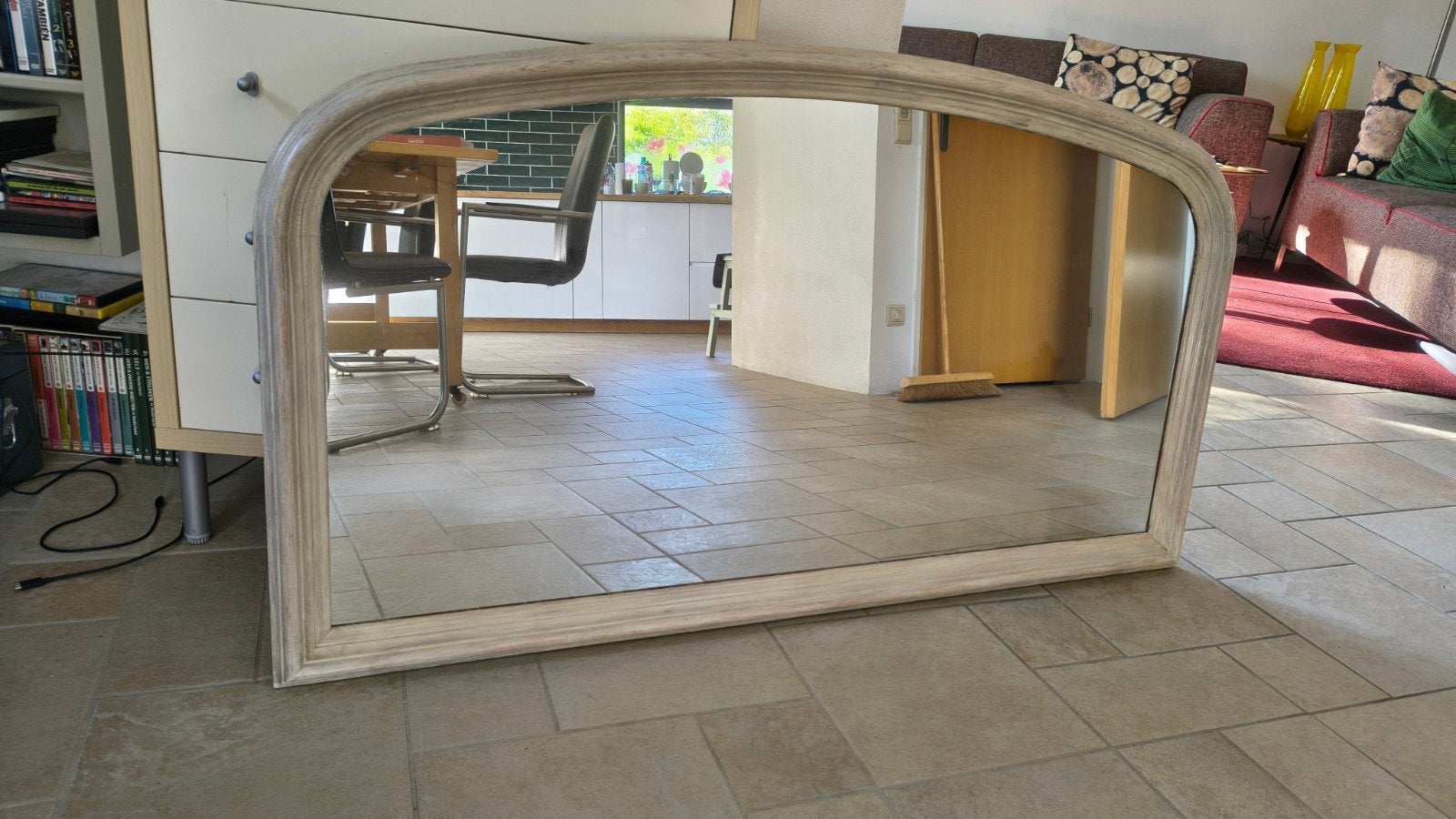 Mooie spiegel 1.3m x 0.7m in houten lijst, Huis en Inrichting, Ophalen, Gebruikt, 125 cm of meer, Minder dan 100 cm