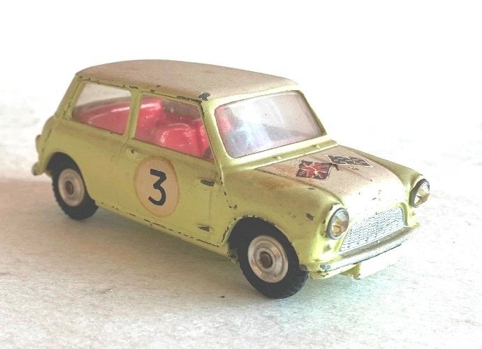 Mini Cooper yellow Corgi Toys # 227., Ophalen of Verzenden, Gebruikt, Auto, Corgi