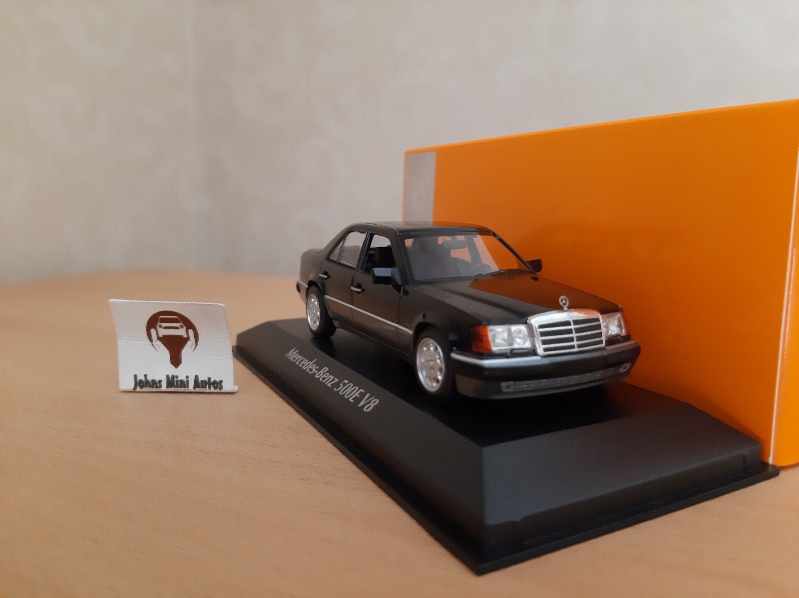 Mercedes Benz 500E V8 (W124) 1992 zwart van Maxichamps 1:43, Hobby en Vrije tijd, Modelauto's | 1:43, Overige merken, Auto, Nieuw