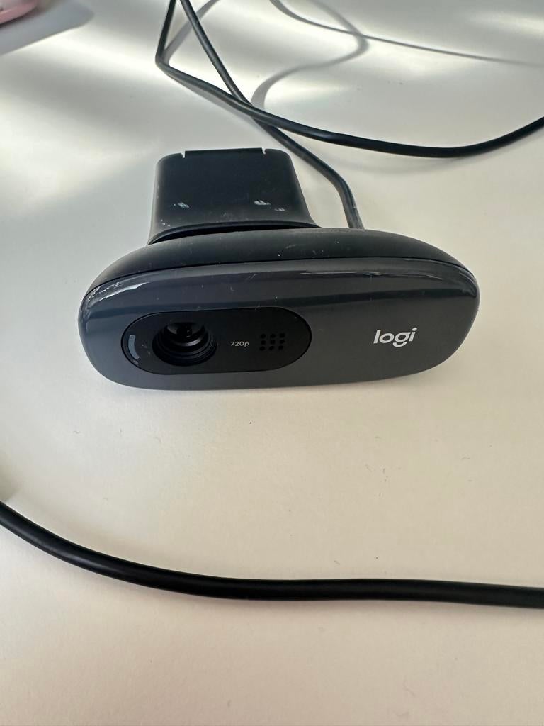Logitech C270 HD Webcam 720p met microfoon, Computers en Software, Webcams, Gebruikt, Ophalen of Verzenden, Windows, Monitorclip