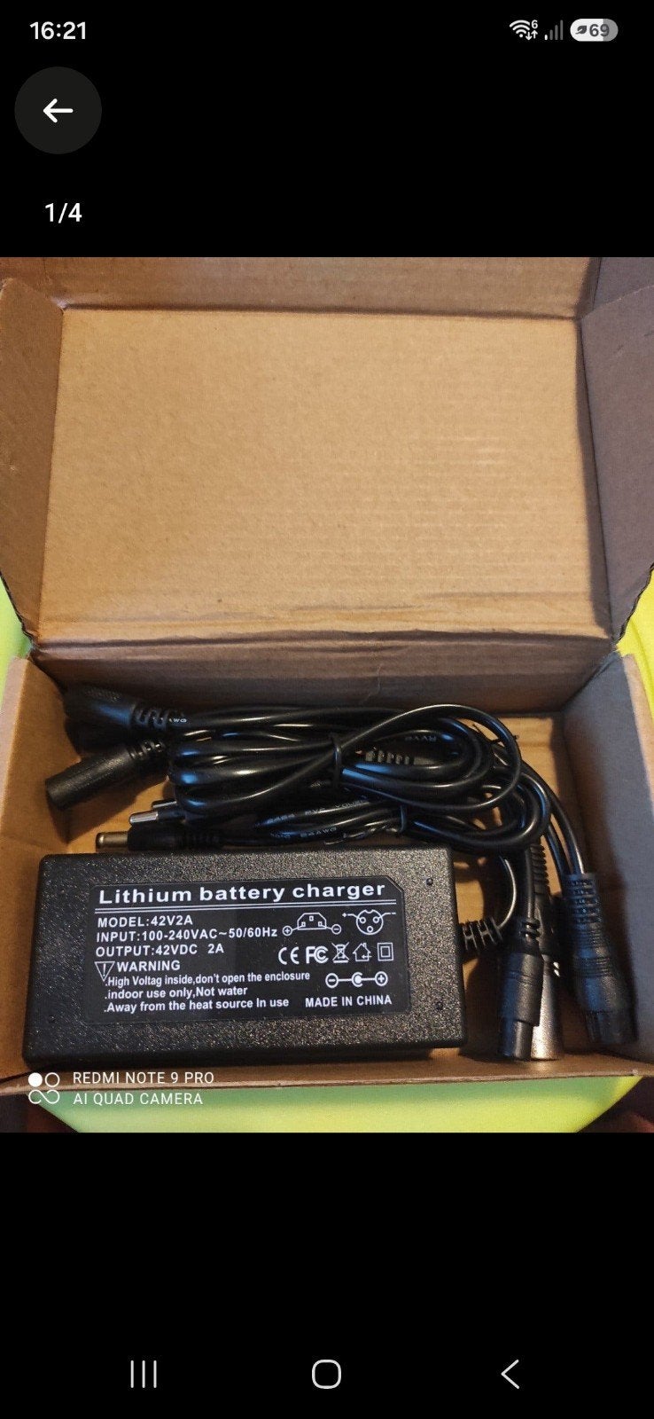 Lithium batterijlader 42V 2A met diverse aansluitingen, Fietsen en Brommers, Fietsaccessoires | Fietsaccu's, Ophalen, Nieuw