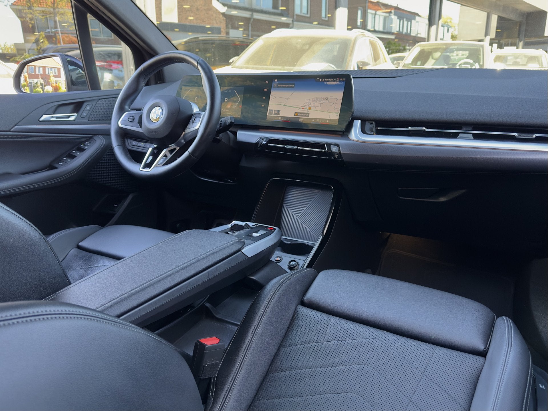 BMW 2 Serie Active Tourer 218i AUT7 M-SPORT LEDER NAVI CAMER, Auto's, 136 pk, Gebruikt, 1445 kg, Zwart