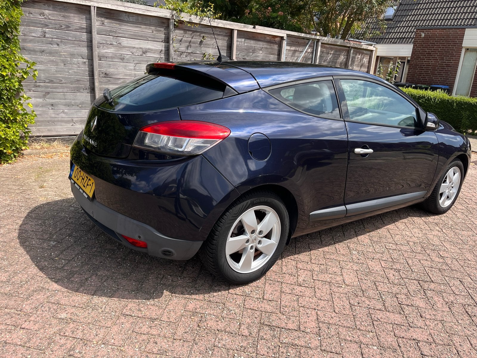 Renault Mégane Coupé LPG | Motor gereviseerd | Nieuwe APK, Auto's, Renault, Voorwielaandrijving, Zwart, 4 cilinders, Blauw