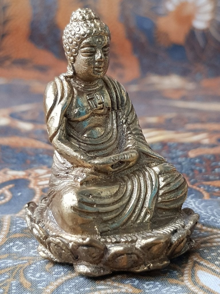 Mooi oud Oosters brons beeldje van Boeddha op een lotus., Antiek en Kunst, Goud, Handgemaakt, Ophalen of Verzenden, Brons