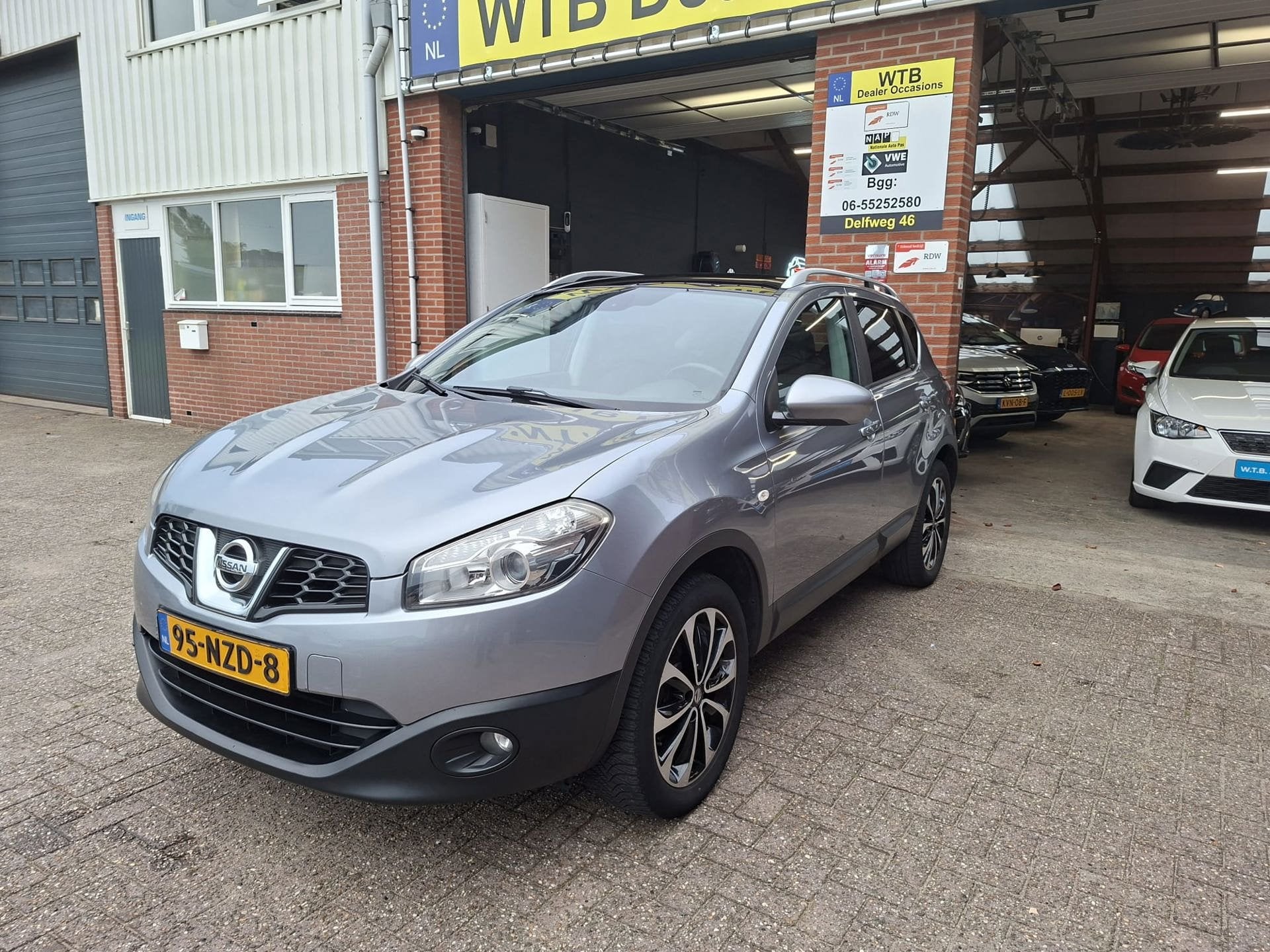 Nissan Qashqai 1.6 Connect Edition, Panodak, Navi, Trekhaak, Voorwielaandrijving, Stof, Gebruikt, 4 cilinders