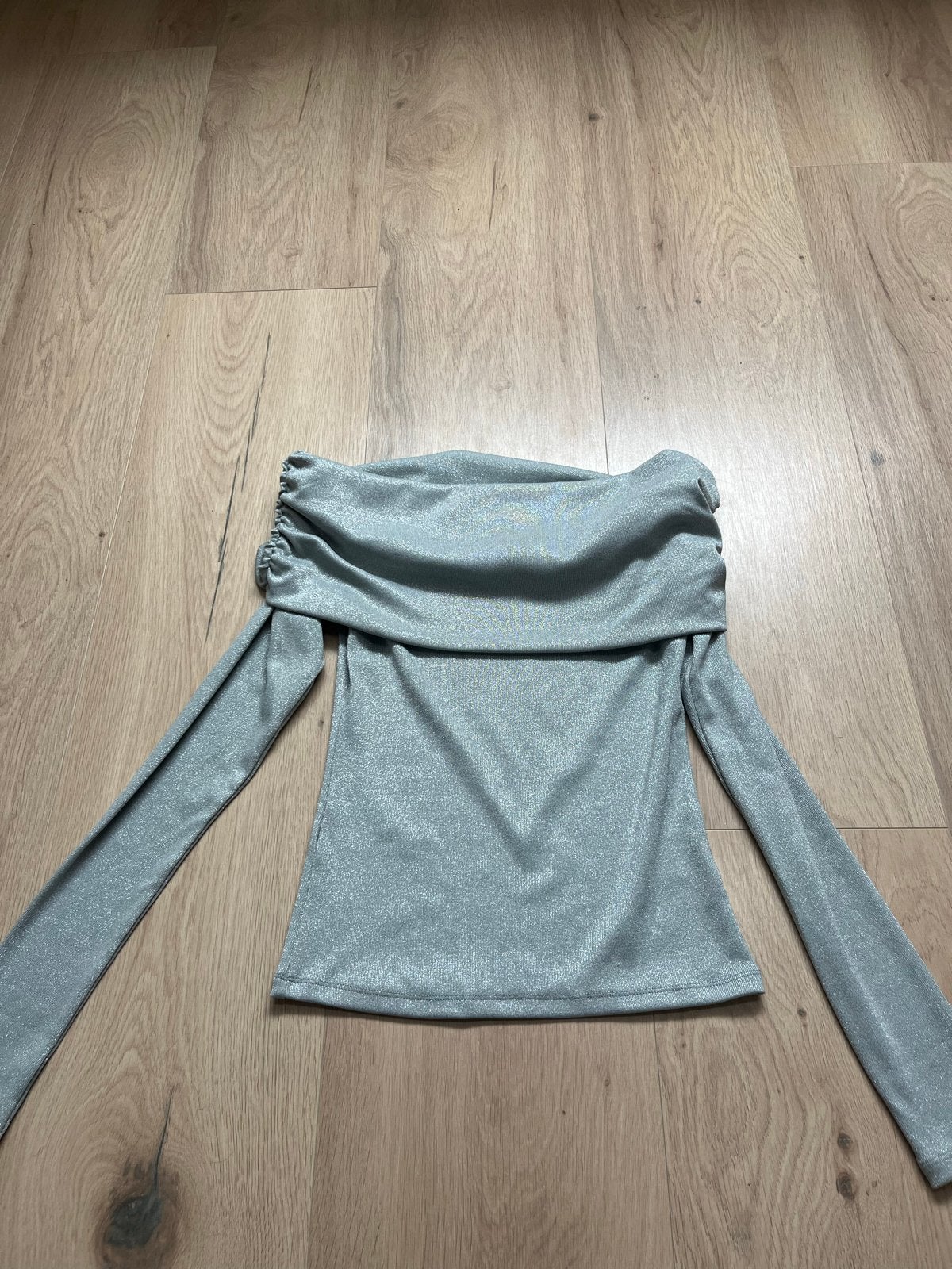 H&M Divided Off-Shoulder Top Maat S Zilver, Ophalen of Verzenden, Zo goed als nieuw, Lange mouw, Maat 36 (S)