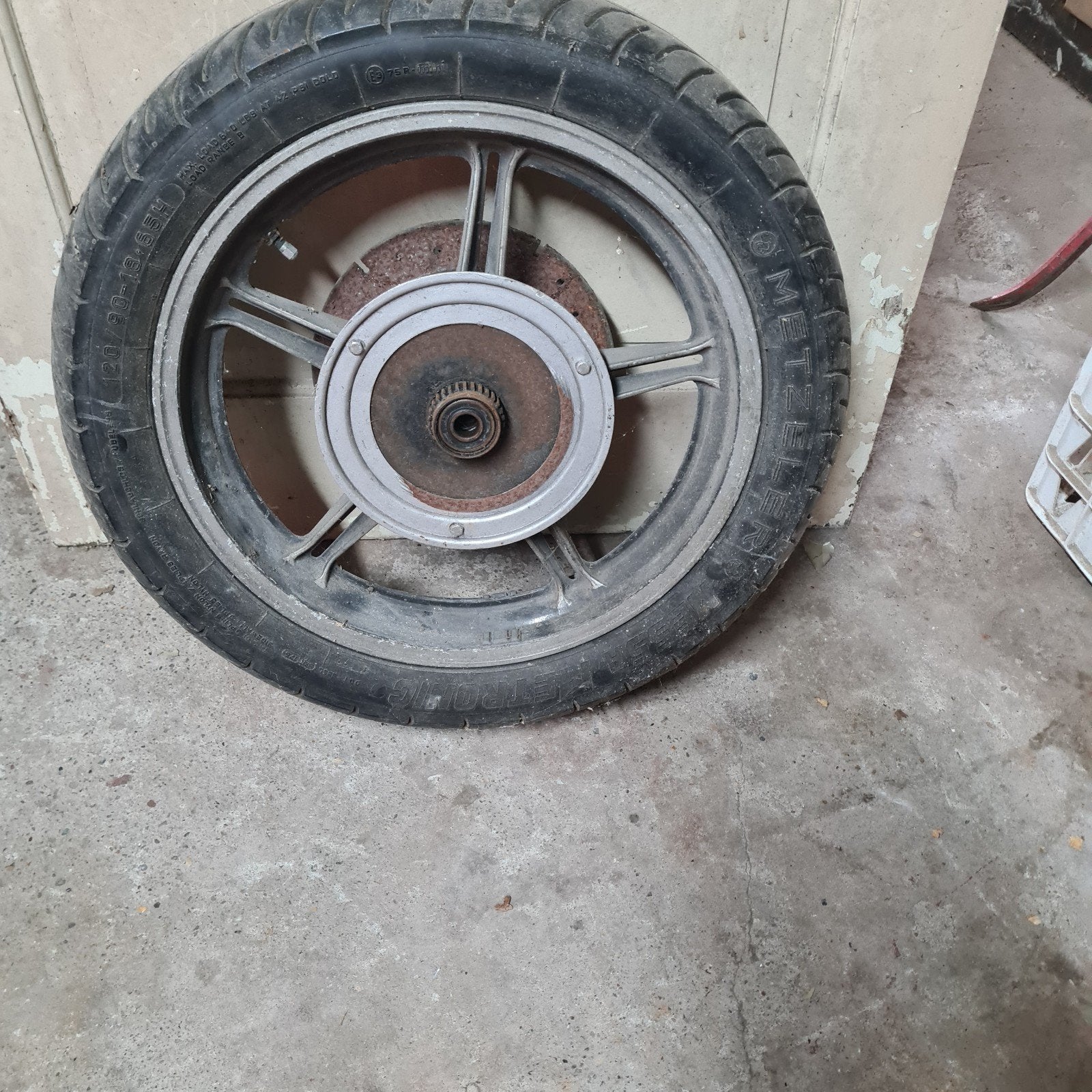 Achterwiel motoguzzi, Motoren, Ophalen