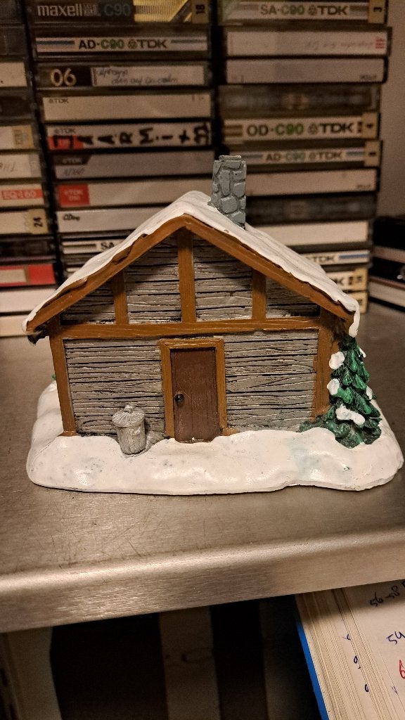 Lemax Pine Hill Warming Hut (Z262-118), Ophalen of Verzenden, Zo goed als nieuw