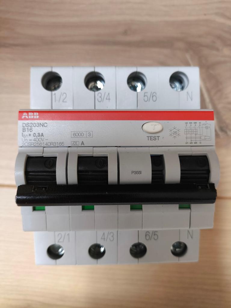 ABB 3 fase aardlekautomaat DS203NC B16 300mA (0.3A), Ophalen of Verzenden, Zo goed als nieuw