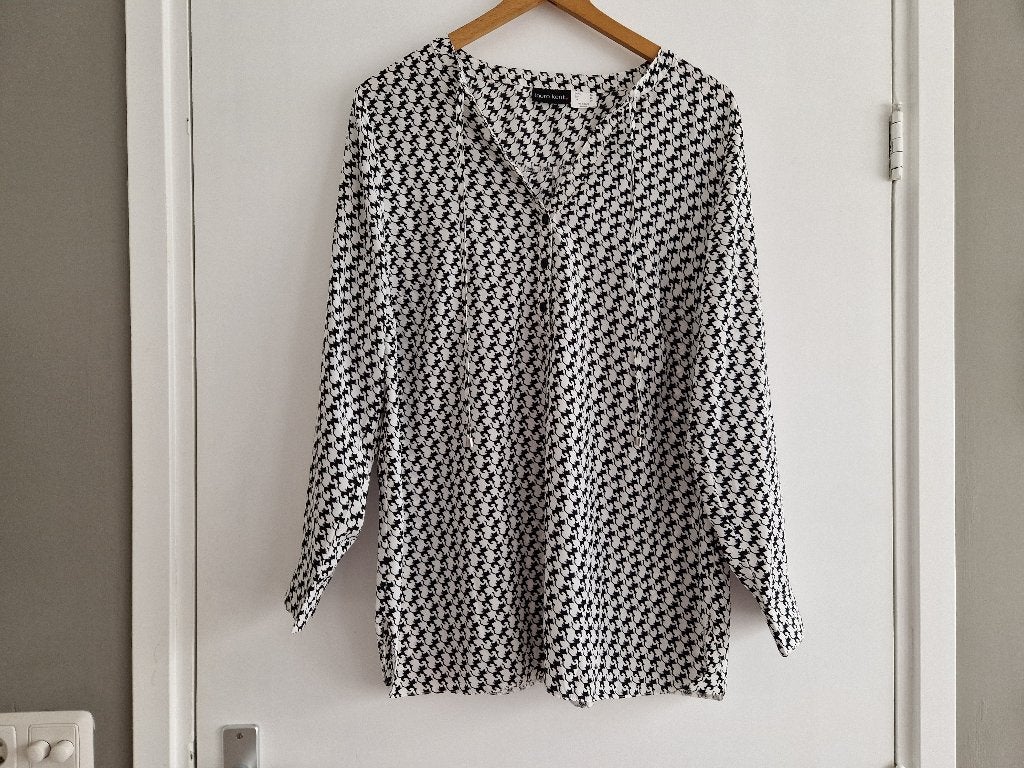 Een leuke blouse met katten/poezen patroon Maat 46 NIEUW, Ophalen of Verzenden, Nieuw, Maat 46/48 (XL) of groter, Overige kleuren