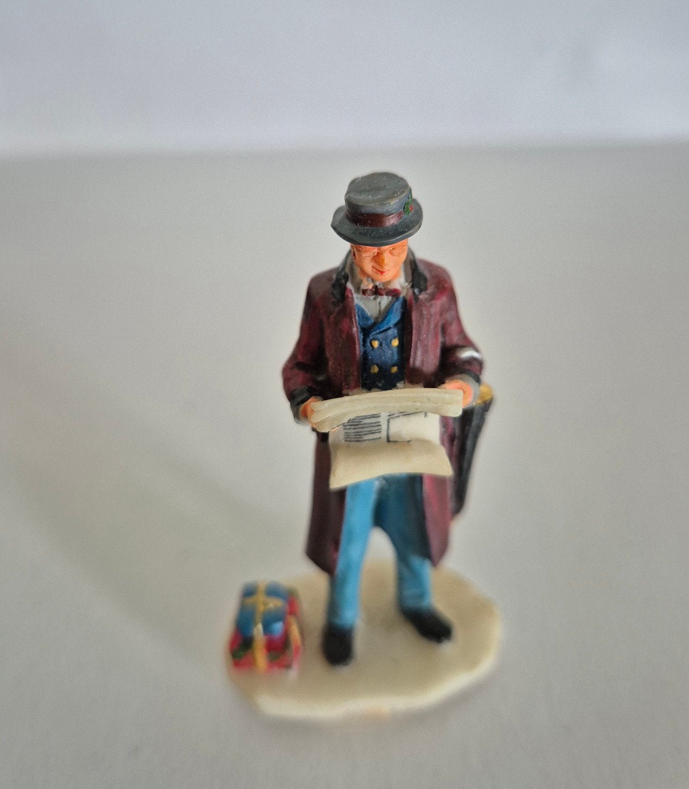 Lemax figuur kerstdorp the Morning Paper, Diversen, Ophalen, Gebruikt