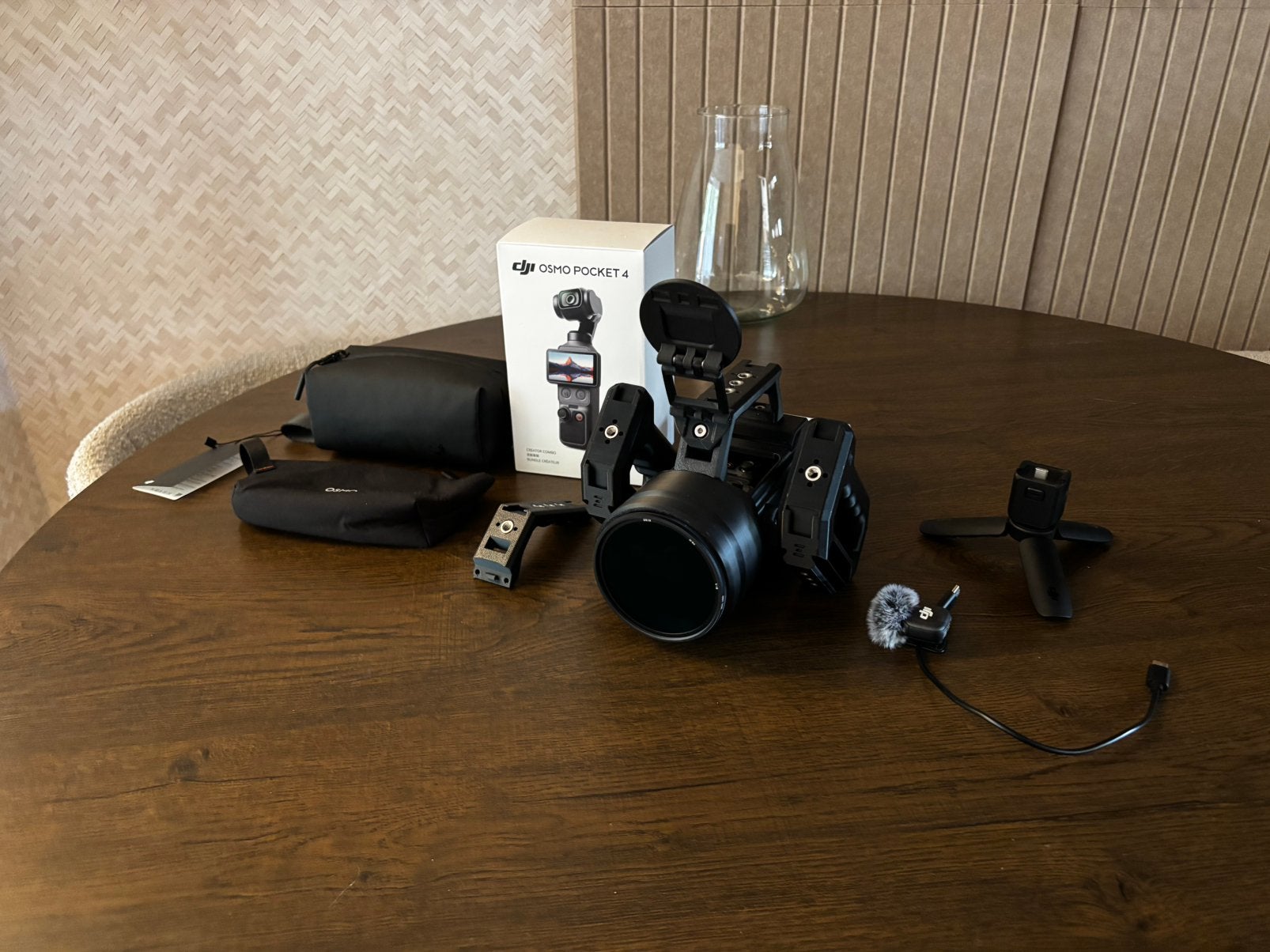 DJI Osmo Pocket 4 Creator Combo + Osmodo Pro Rig, Audio, Tv en Foto, Videocamera's Digitaal, Overige soorten, Minder dan 8x, Zo goed als nieuw