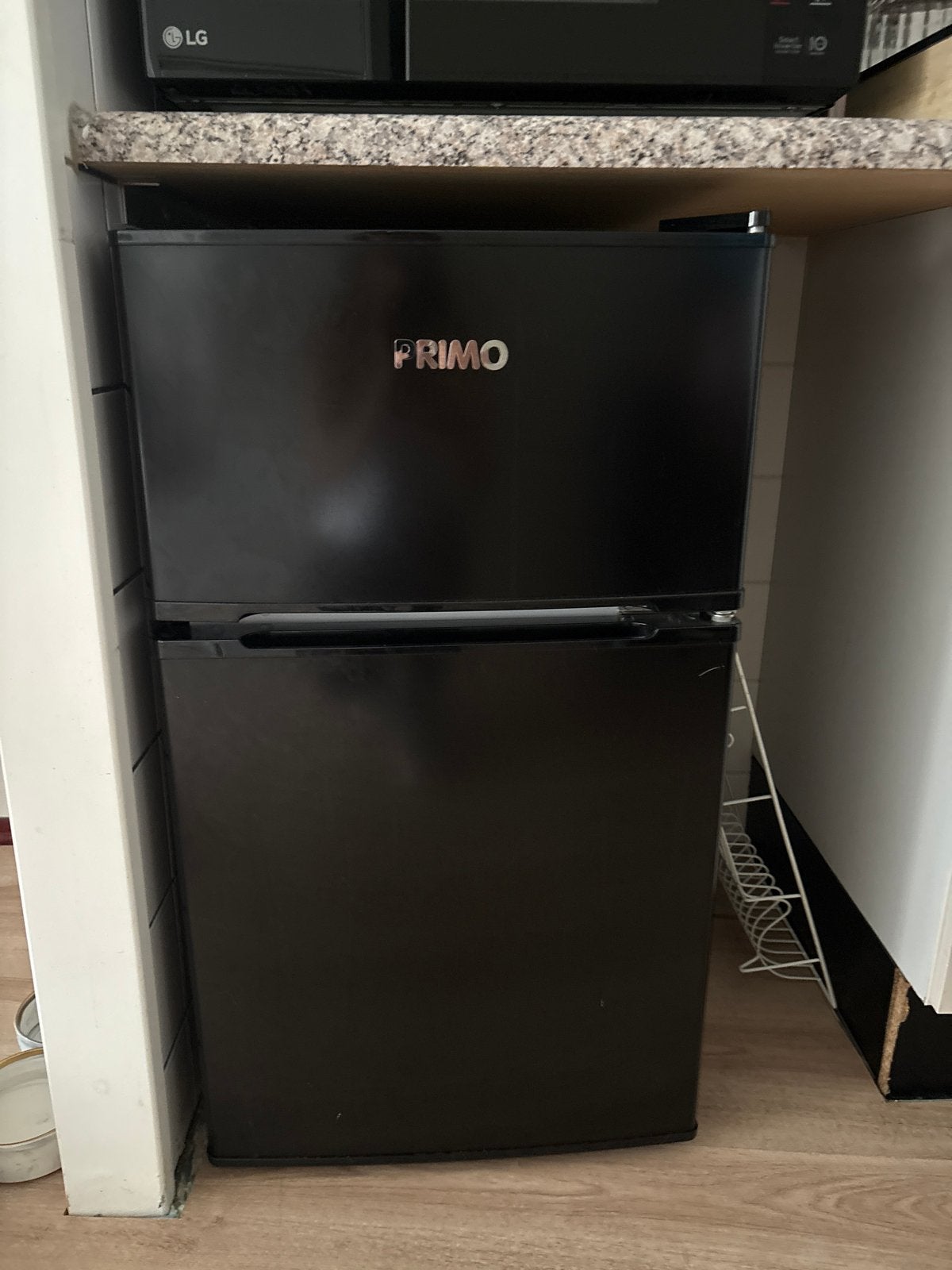 Compacte Primo koelkast met vriesvak - Zwart, 75 tot 100 liter, Zo goed als nieuw, 45 tot 60 cm, Met vriesvak