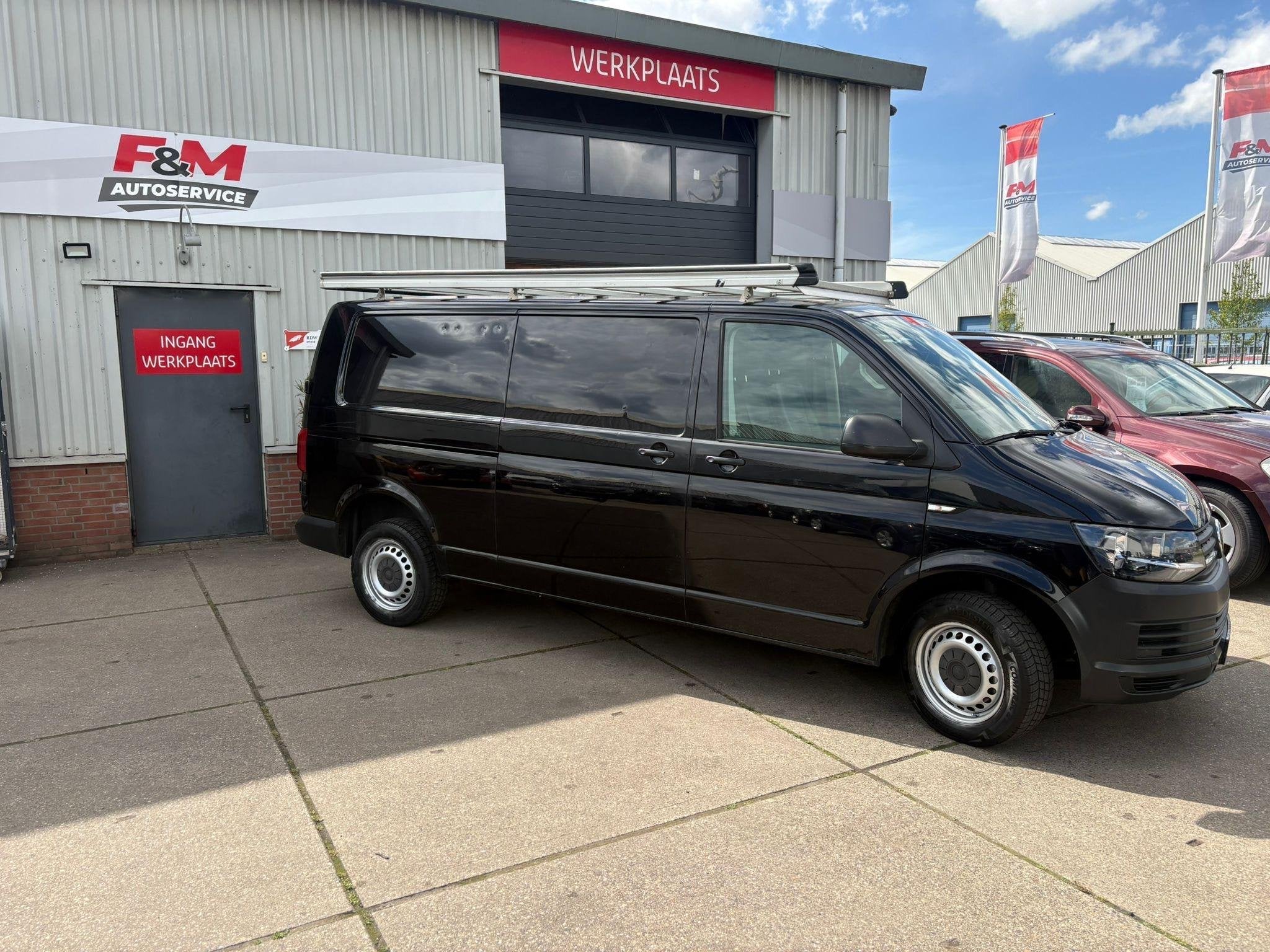 Volkswagen Transporter 2.0 TDI L2H1 Trendline Airco, pdc ach, Auto's, Voorwielaandrijving, Stof, Gebruikt, 4 cilinders