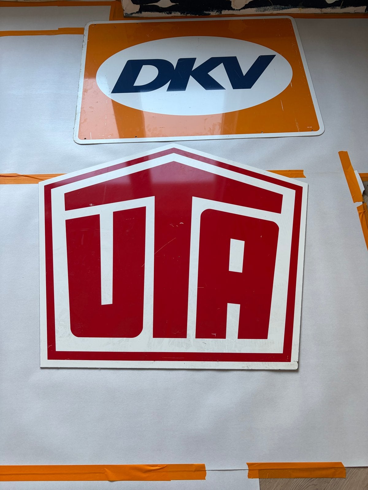 Set van 2 dubbelzijdige grote borden DKV en UTA, Ophalen, Gebruikt, Reclamebord