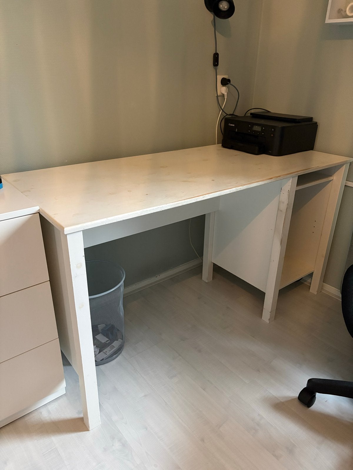 Wit bureau met pc vak, Ophalen, Opbergruimte, Gebruikt, Hout