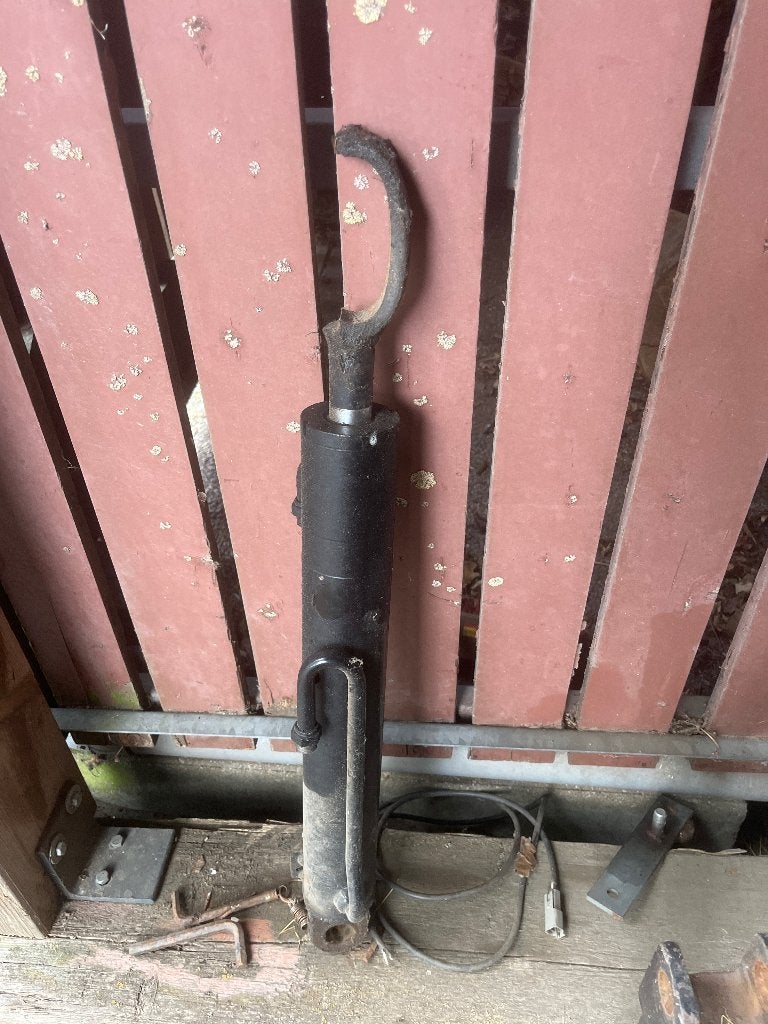 Hydraulische cilinder, Doe-het-zelf en Verbouw, Ophalen, Zo goed als nieuw