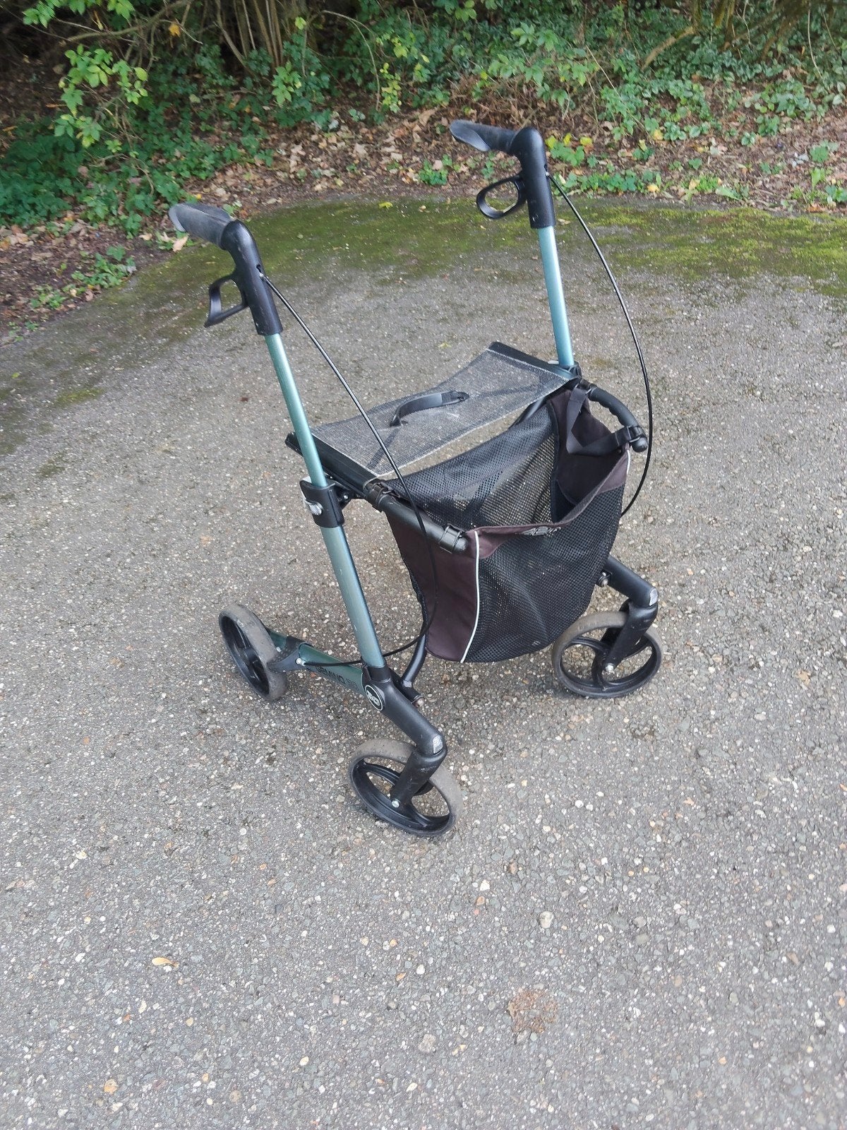 GEMINO 30  PRACHTIGE ROLLATOR, Ophalen, Opvouwbaar, Zo goed als nieuw