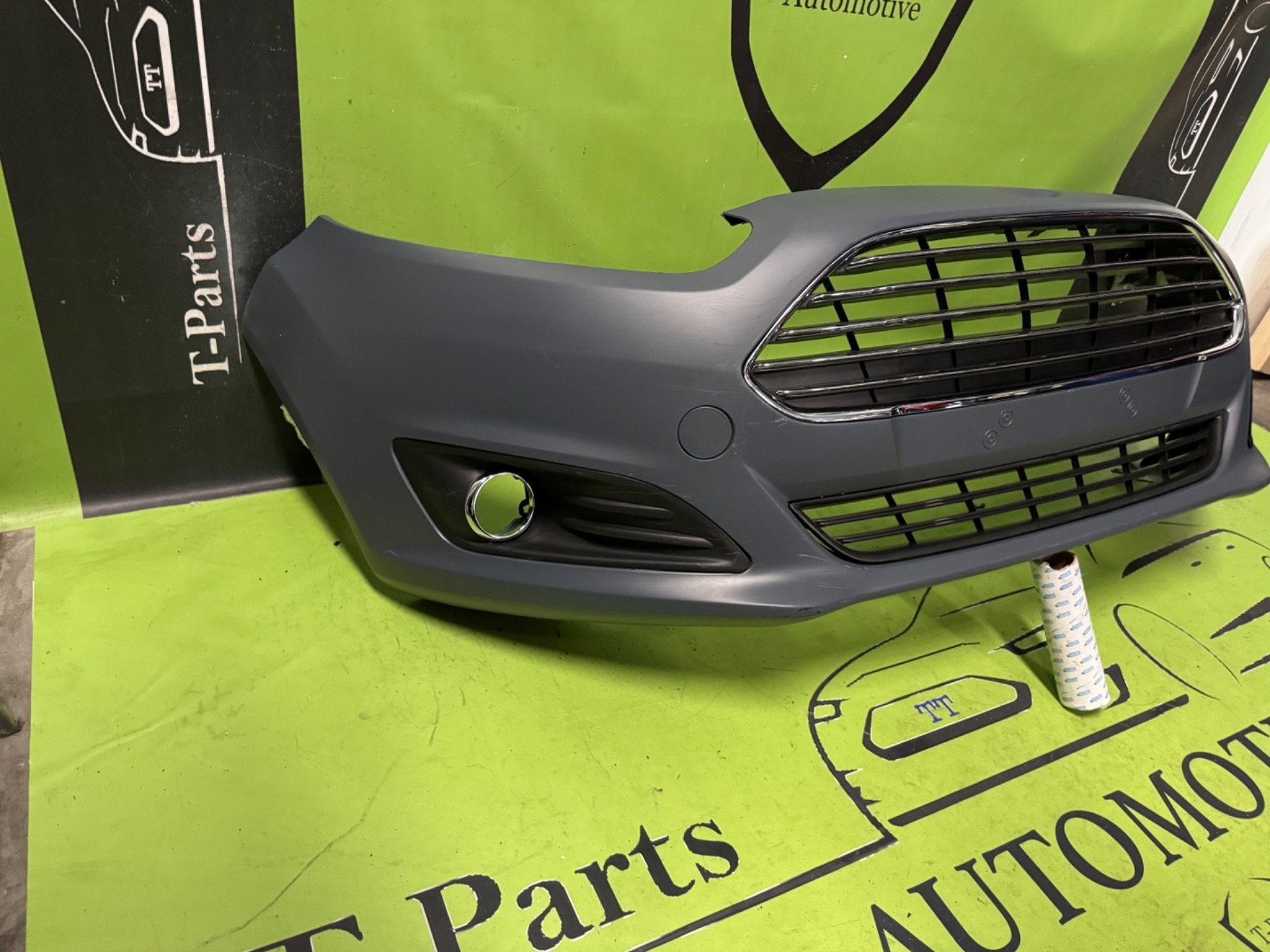 ford fiesta mk7 voorbumper bumper grille rooster 1814802, Gebruikt, Info@ford.com, Ophalen of Verzenden, Ford
