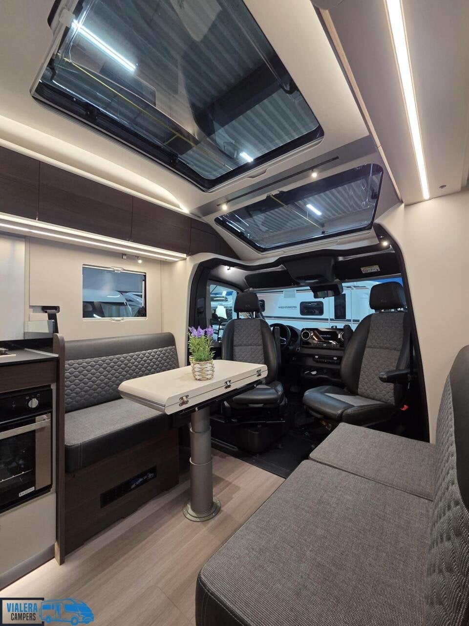 Adria Coral Supreme MB 670 DL *AUTOMAAT 170pk* Levelsysteem, Automaat, Tot en met 2, 7 tot 8 meter, Bedrijf