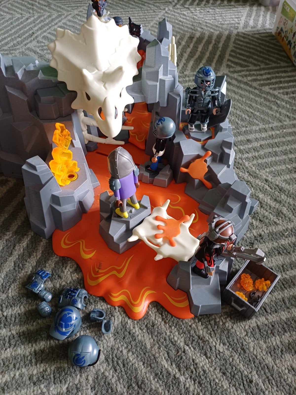 Playmobil Drakenburcht met figuren en accessoires, Ophalen of Verzenden, Gebruikt, Jongen of Meisje