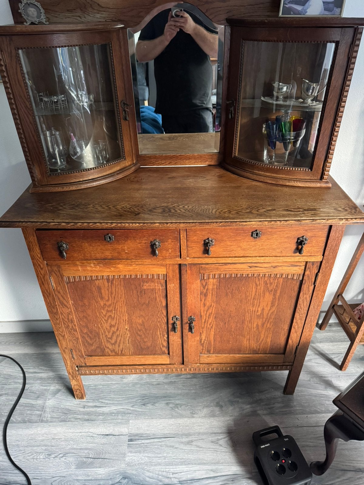 Antiek dressoir met spiegel en ronde glazen deurtjes, Antiek en Kunst, Ophalen