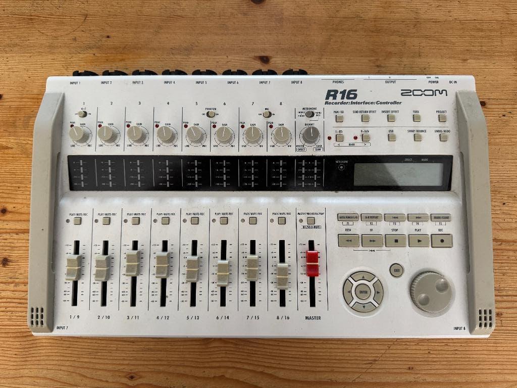 Zoom r16 Interface controller en recorder, Muziek en Instrumenten, Mengpanelen, Gebruikt, 5 tot 10 kanalen, Microfooningang, Verzenden