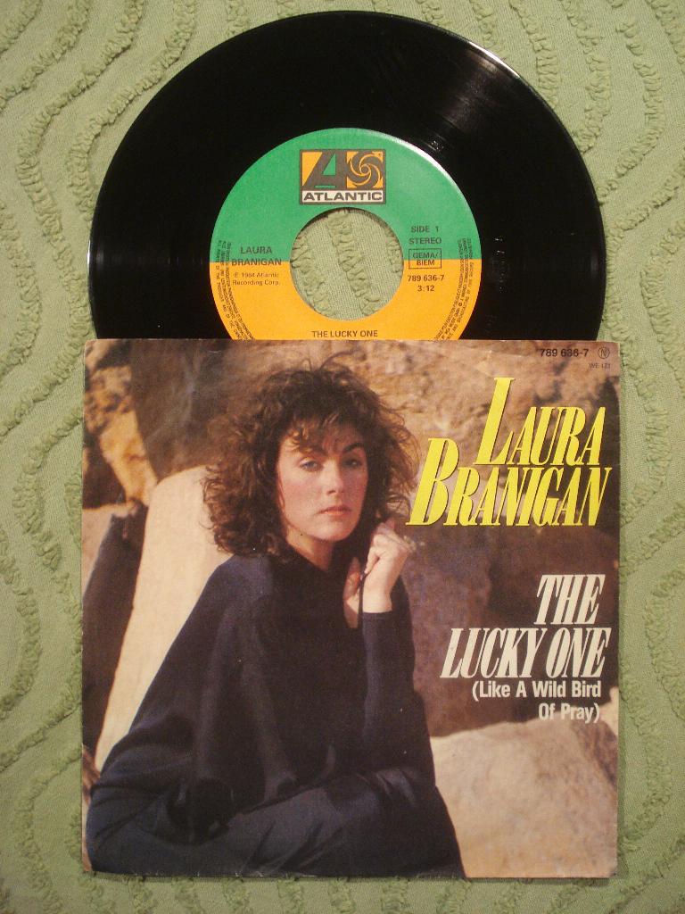 Laura Branigan 7" Vinyl Single: ‘The lucky one’ (Duitsland), Ophalen of Verzenden, Zo goed als nieuw, Pop
