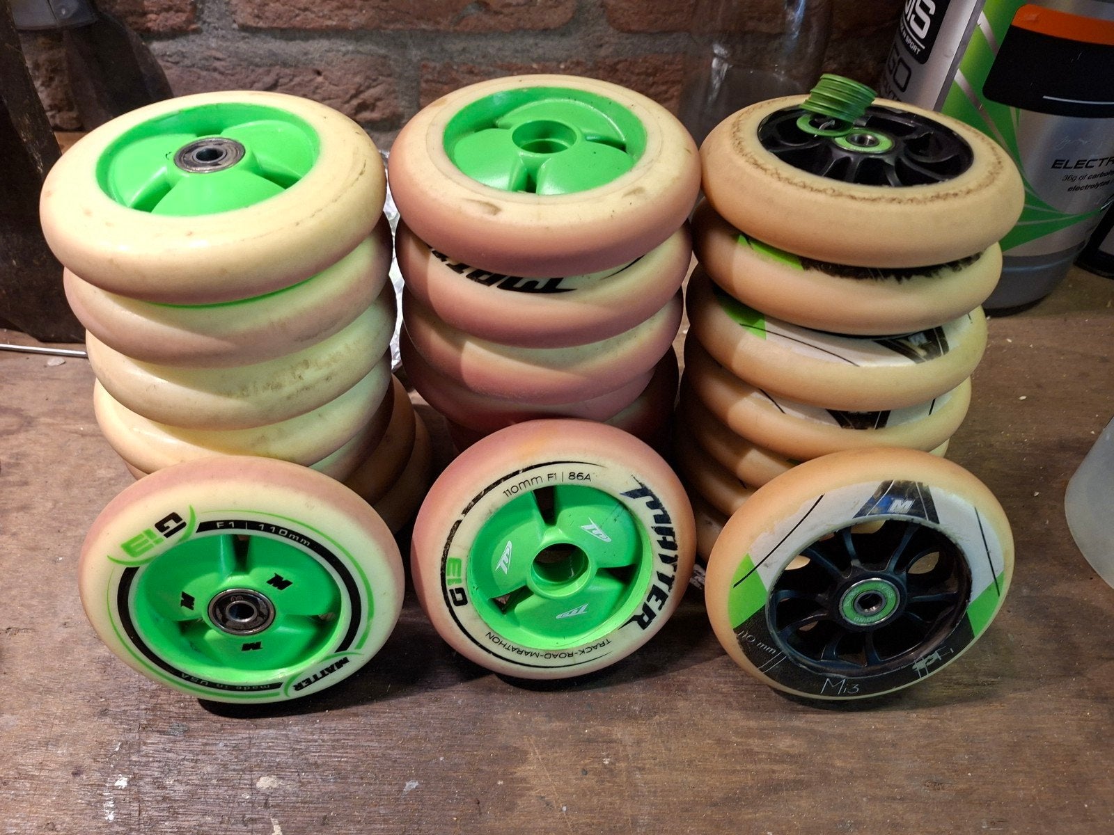 3 sets 110 wielen Matter, Ophalen of Verzenden, Zo goed als nieuw, Inline skates 4 wielen