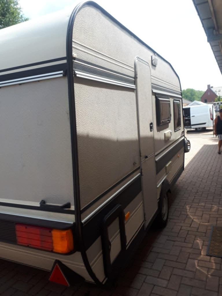 hobby verkocht, 2 aparte bedden, Hobby, Bedrijf, Treinzit