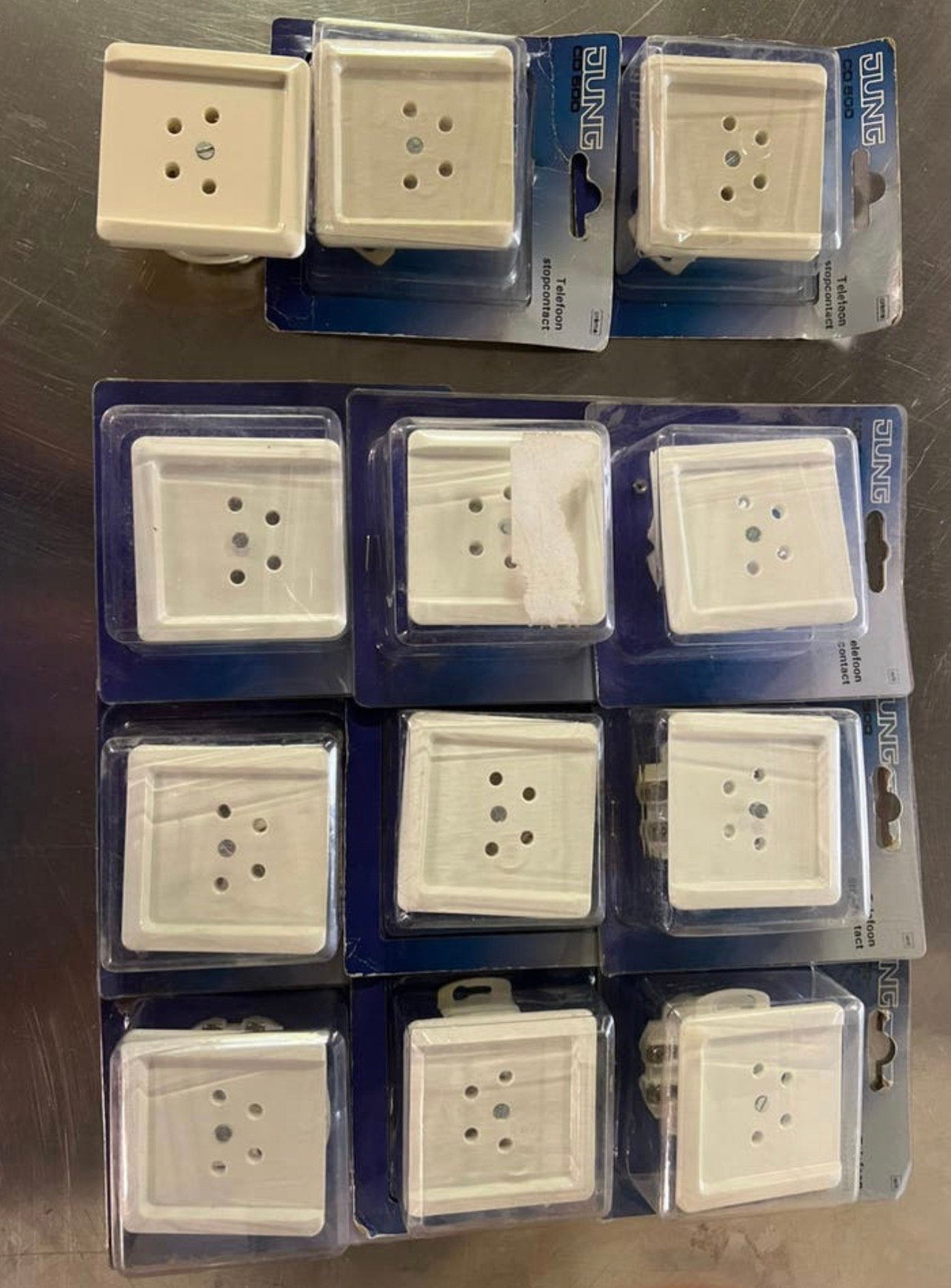 Jung CD500 telefoon stopcontact wit 12 stuks, Doe-het-zelf en Verbouw, Elektra en Kabels, Ophalen of Verzenden, Nieuw, Stopcontact