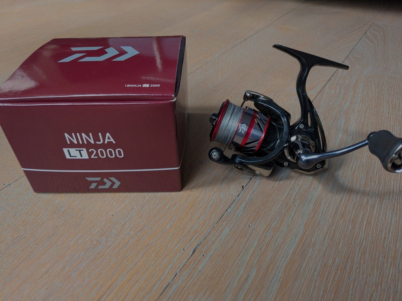 Daiwa Ninja LT 2000 + gevlochten lijn, Watersport en Boten, Ophalen of Verzenden, Zo goed als nieuw, Molen