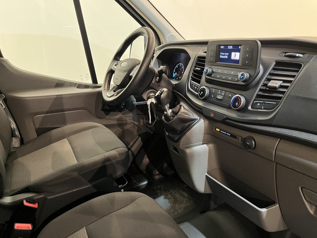 Ford Transit 310 2.0 TDCI L3H3 / Euro 6 / Camera / Cruise Co, Voorwielaandrijving, Stof, Met garantie (alle), 2450 kg
