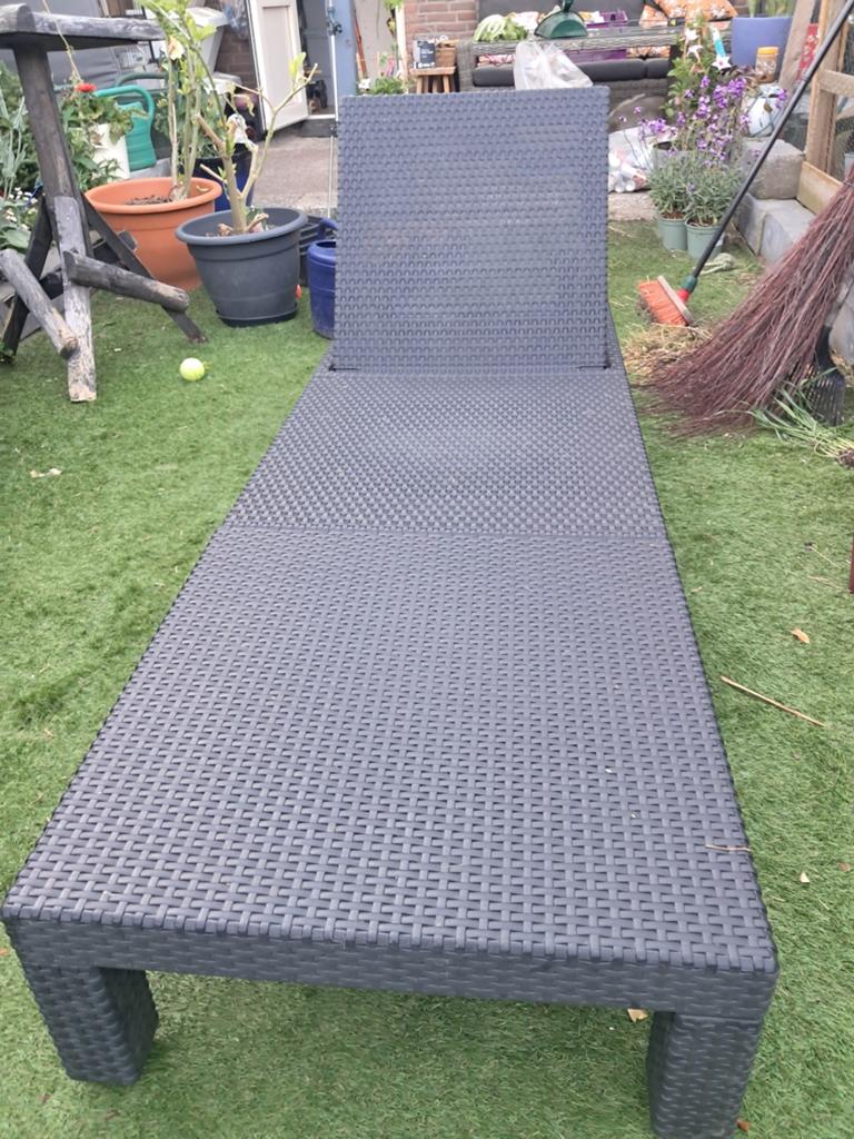 Mooi goed ligbed met kussen, Tuin en Terras, Ophalen, Zo goed als nieuw, Kunststof