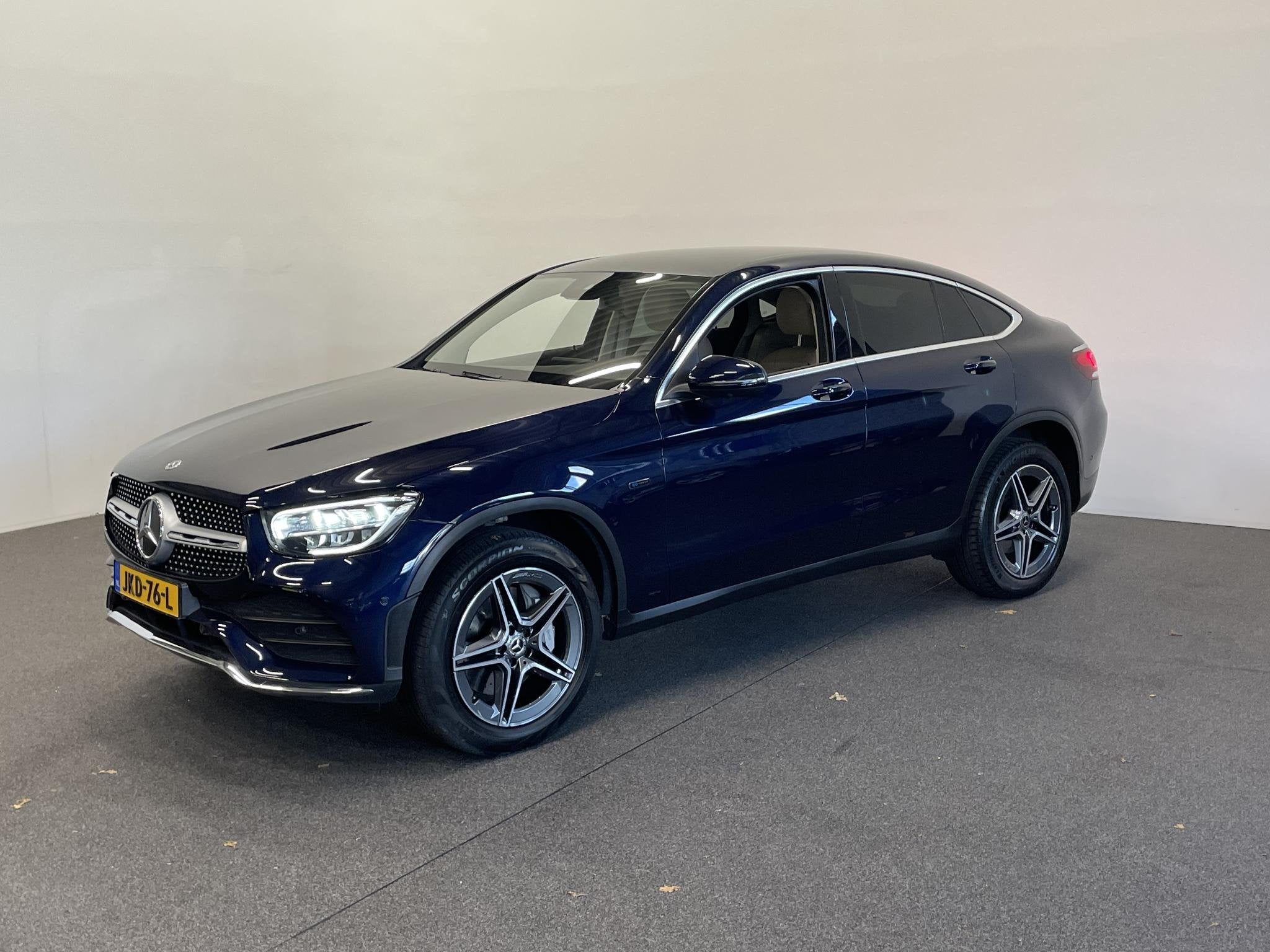 Mercedes-Benz GLC-klasse Coupé 300e 4MATIC 320pk PHEV AMG L, Auto's, Automaat, 1940 kg, 14 kWh, Gebruikt