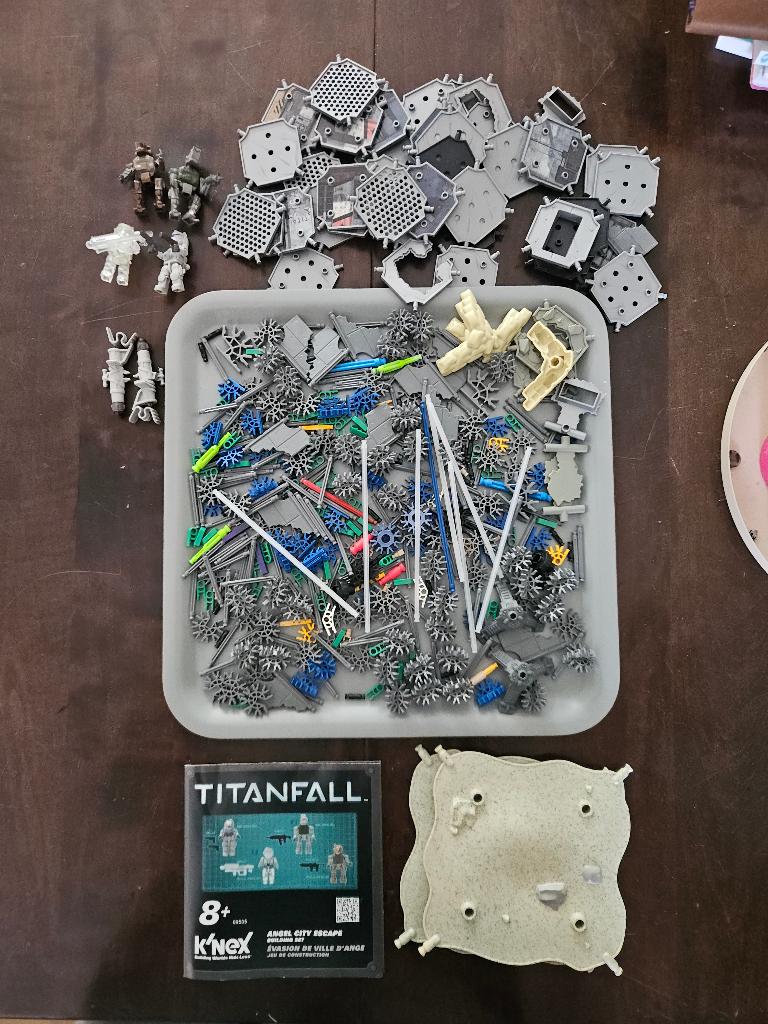 KNEX - Titanfall - Escape From Angel City, Ophalen, Zo goed als nieuw, K'nex