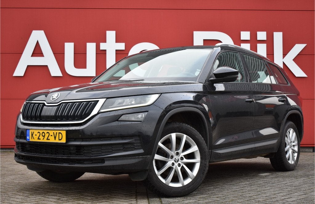 Skoda Kodiaq 1.5 TSI Business Edition LED | Carplay | Camera, Auto's, Skoda, Voorwielaandrijving, 4 cilinders, Leder en Stof, Zwart